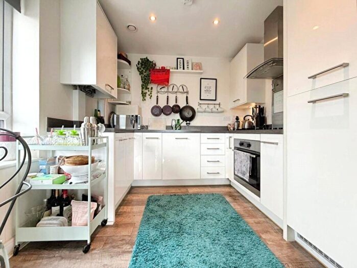 1 Bedroom Apartment For Sale In Fleming Place, Bracknell, Berkshire, RG12