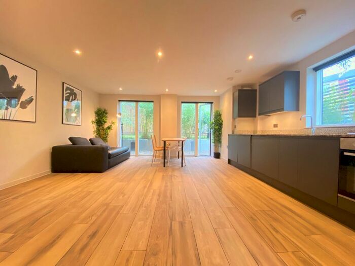 2 Bedroom Flat To Rent In Blythwood Road, Islington, N4