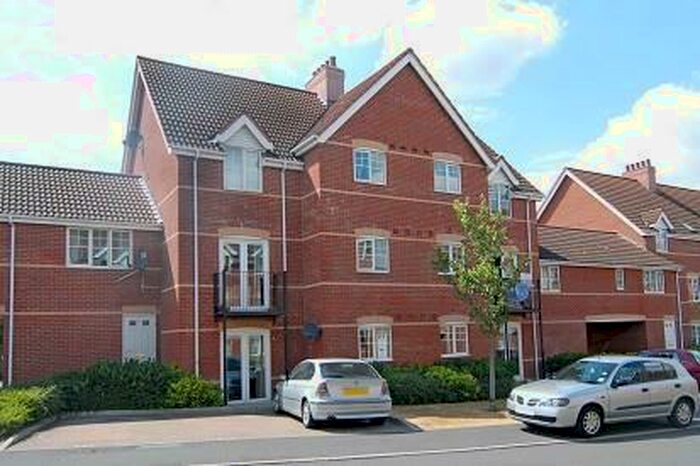 2 Bedroom Apartment To Rent In Kings Road, Newbury, RG14