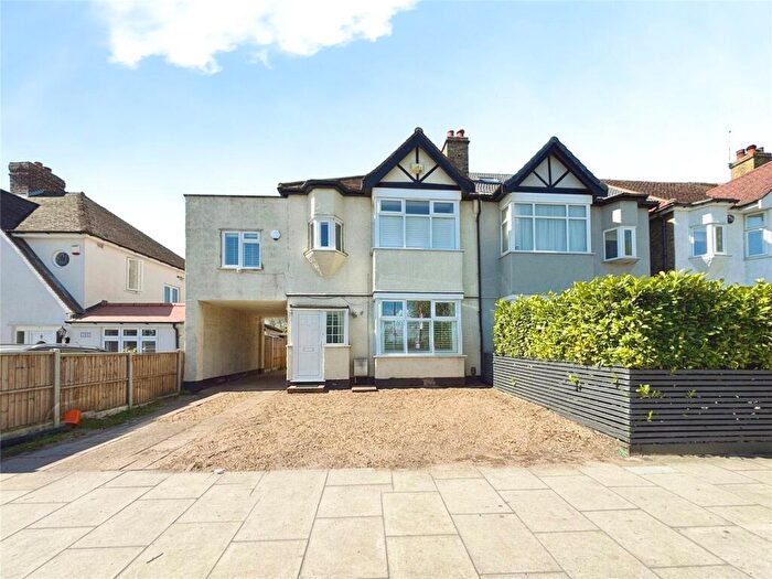 4 Bedroom Semi-Detached House For Sale In Footscray Road, London, SE9
