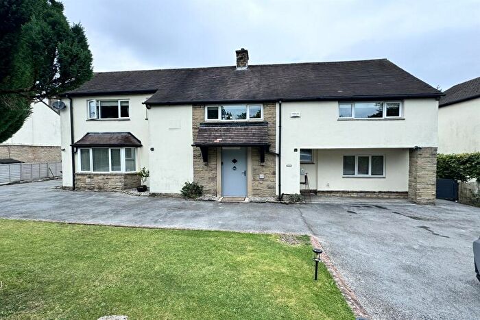 4 Bedroom Detached House For Sale In Manchester Road, Chapel-En-Le-Frith, High Peak, SK23