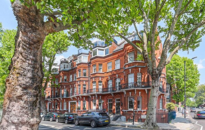 3 Bedroom Flat To Rent In Tite Street, Chelsea, London, SW3