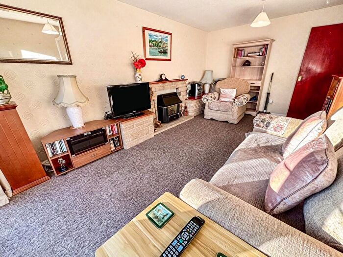 3 Bedroom Bungalow For Sale In Willow Close, Gainsborough, DN21