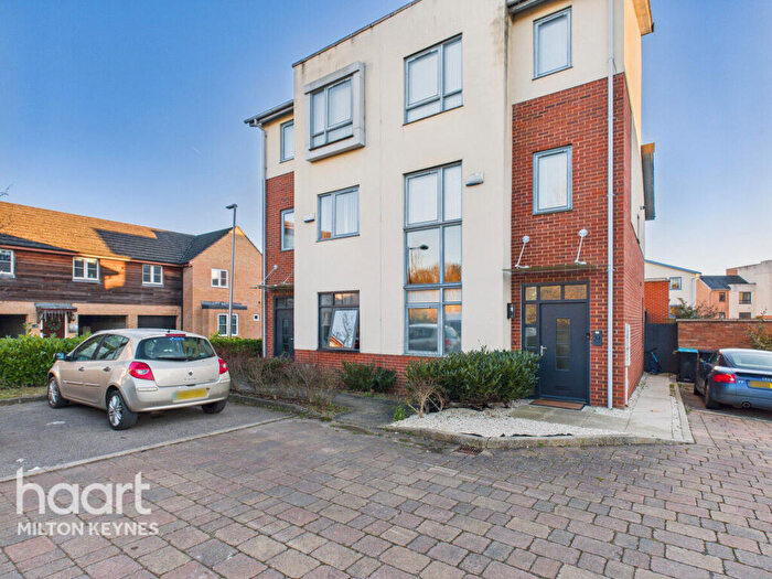 3 Bedroom Semi-Detached House For Sale In Heywood Gate, Milton Keynes, MK6