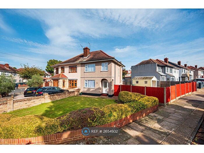 3 Bedroom Semi-detached House To Rent In Victoria Avenue, Romford, RM5