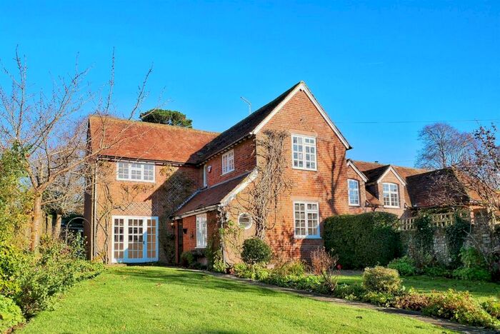 3 Bedroom House To Rent In The Street, Walberton, BN18