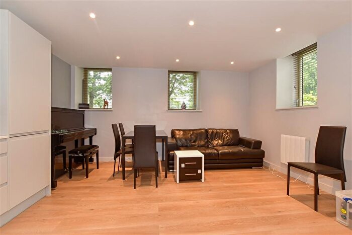 1 Bedroom Flat For Sale In Mill Bay Lane, Horsham, West Sussex, RH12