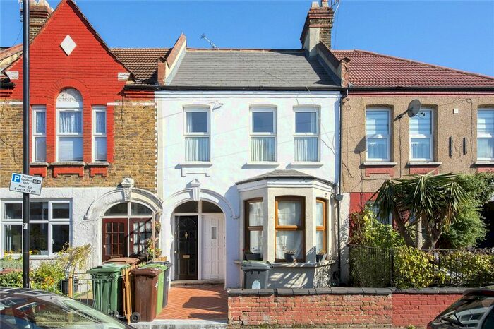 2 Bedroom Flat To Rent In Bloxhall Road, Leyton, London, E10