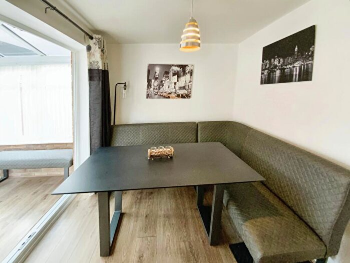 3 Bedroom Detached House For Sale In Hyde Park Road, Kingswood, Hull, HU7