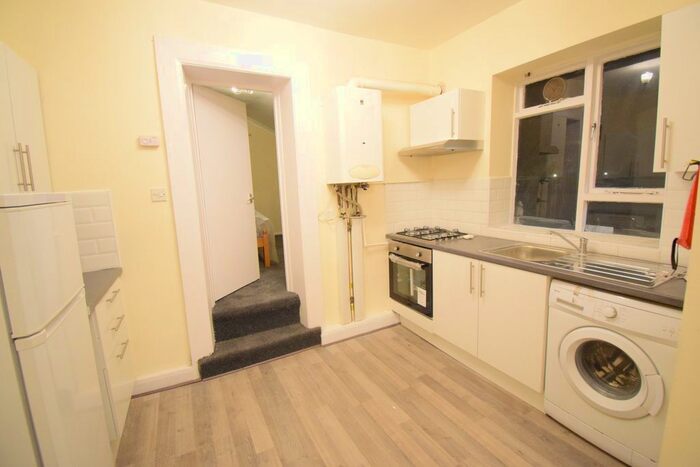 1 Bedroom Flat To Rent In Lewin Road, London, SW16