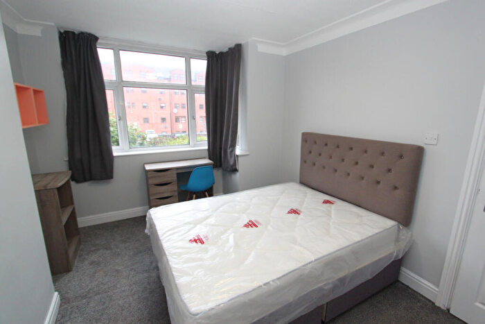 4 Bedroom House To Rent In Belle Vue Road, Leeds, LS3