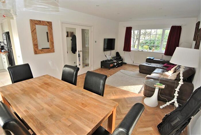 3 Bedroom Terraced House To Rent In Weybridge, KT13