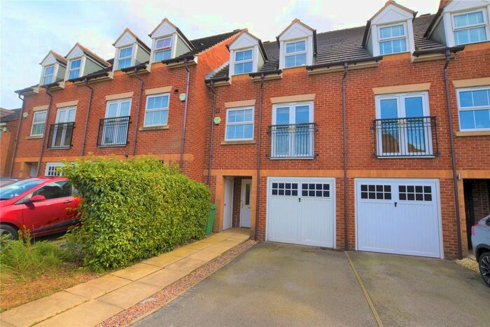 4 Bedroom Terraced House To Rent In Field Park Grange, Gildersome, Morley, Leeds, LS27