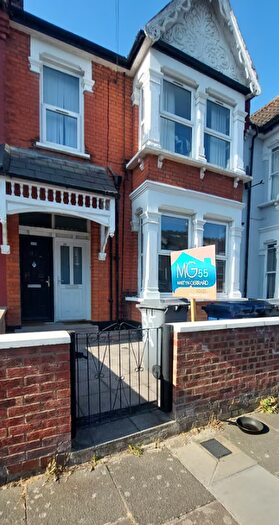 2 Bedroom Flat To Rent In Churchfield Avenue, Finchley, N12