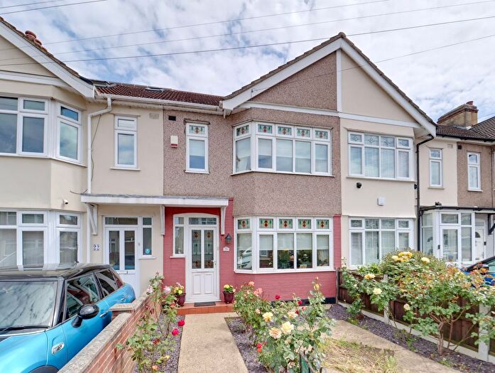 3 Bedroom Terraced House For Sale In Waverley Road, Rainham, RM13