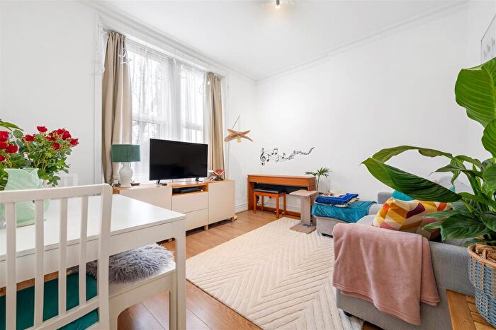 2 Bedroom Flat For Sale In Elmcourt Road, West Norwood, SE27