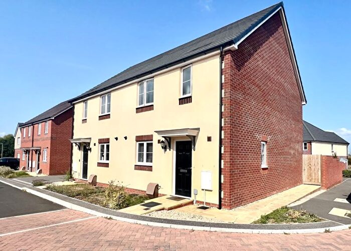 3 Bedroom Semi-Detached House For Sale In Finch Lane, Calne, SN11
