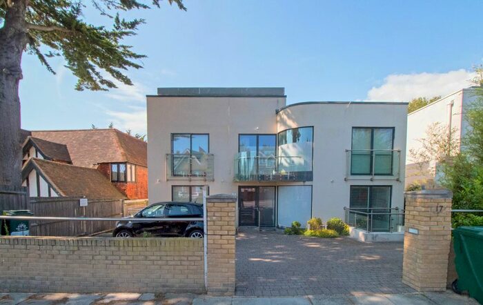 2 Bedroom Flat To Rent In The Upper Drive, Hove BN3