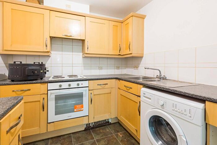 2 Bedroom Flat For Sale In Bounds Green, Bounds Green, London, N11