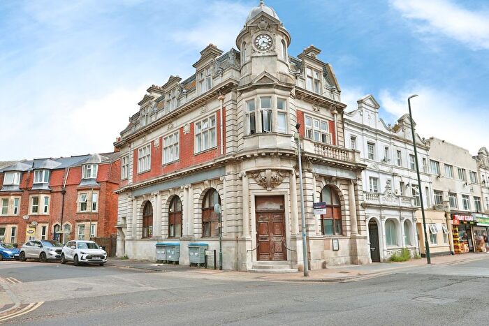 2 Bedroom Maisonette For Sale In Christchurch Road, Bournemouth, Dorset, BH1