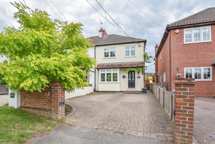 3 Bedroom Semi-Detached House For Sale In Wyatts Green Road, Wyatts Green, Brentwood, CM15