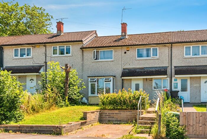 3 Bedroom Terraced House For Sale In Ramsbury Avenue, Swindon, SN2