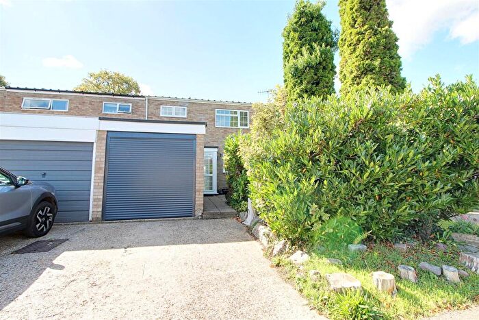 3 Bedroom House For Sale In Curlew Close, Berkhamsted, HP4