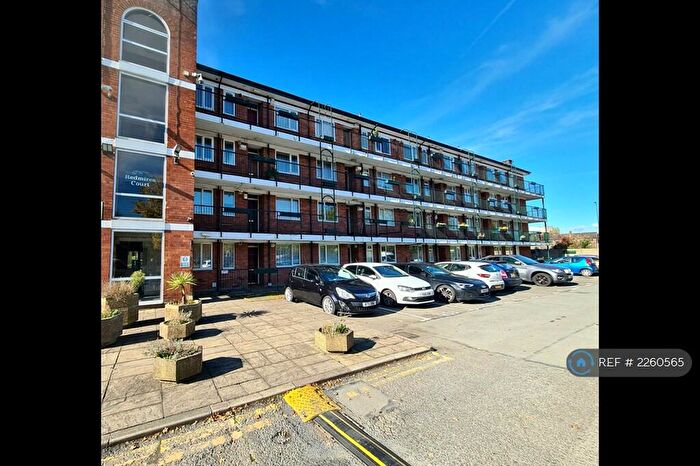 2 Bedroom Flat To Rent In Redmires Court, Salford, M5