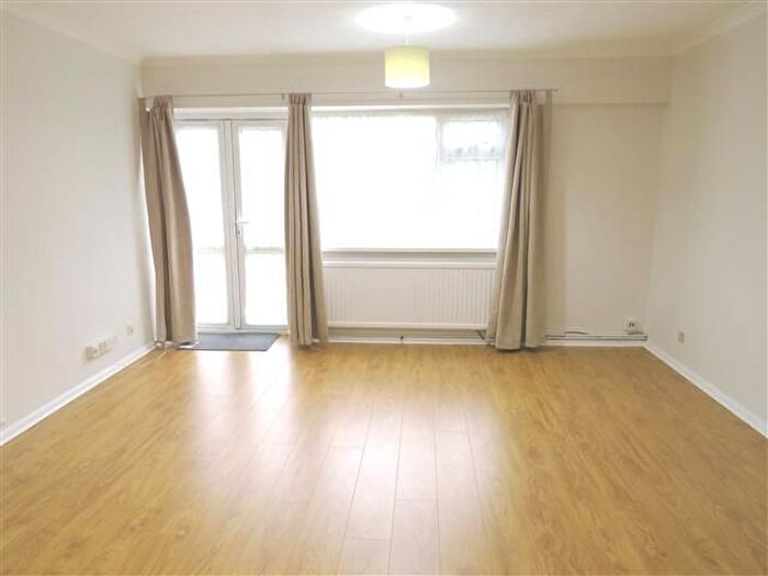 1 Bedroom Flat To Rent In Eight Acres, Tring, HP23