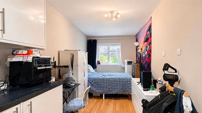 Studio To Rent In Lydford Road, London, NW2