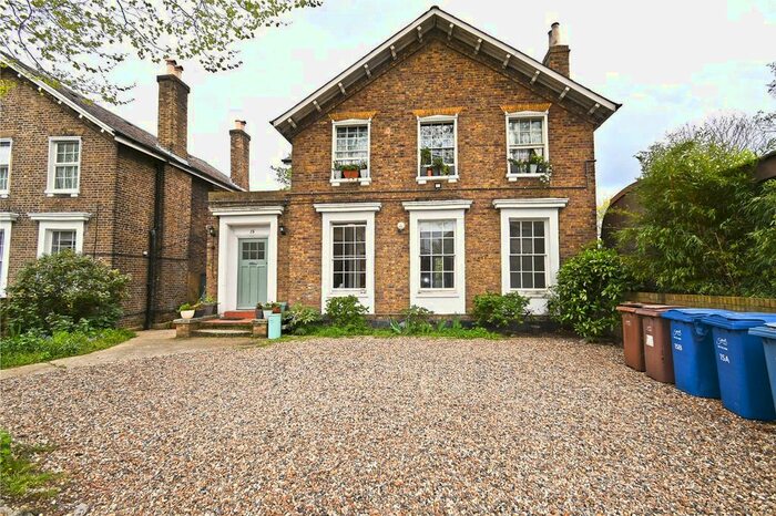 2 Bedroom Flat To Rent In Consort Road, Peckham Rye, London, SE15