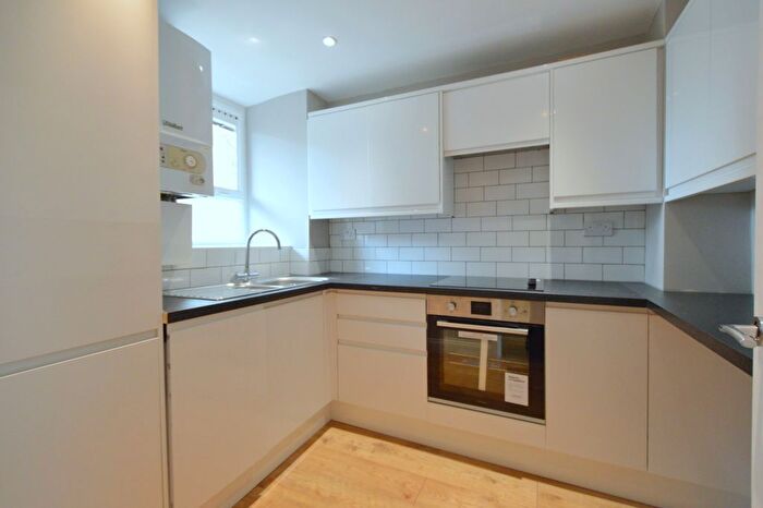 2 Bedroom Flat To Rent In Hercules Road, London, SE1