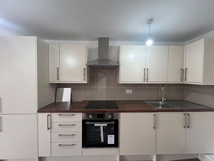1 Bedroom Flat To Rent In King Street, UB2