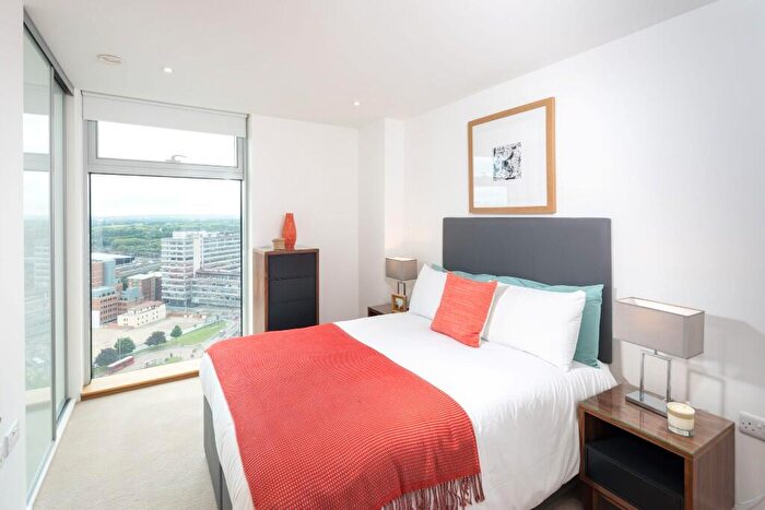 2 Bedroom Flat To Rent In Pioneer Point, Ilford, London, IG1