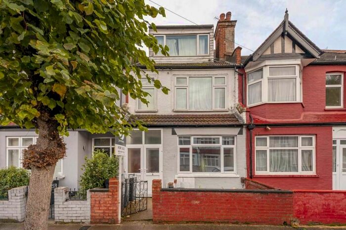 1 Bedroom Flat To Rent In Links Road, Tooting SW17