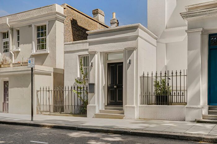 3 Bedroom Flat To Rent In Norland Square, London, W11