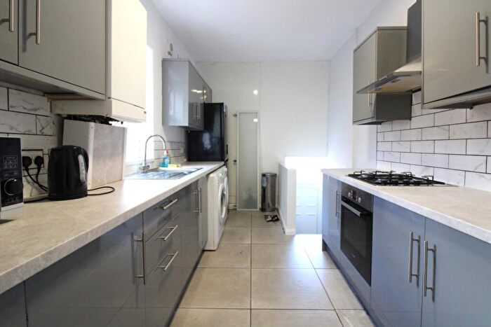 4 Bedroom Maisonette To Rent In Warton Terrace, Newcastle Upon Tyne, NE6