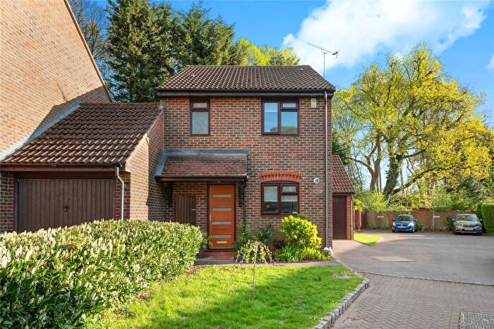 3 Bedroom Link Detached House For Sale In Bisley, Woking, GU24