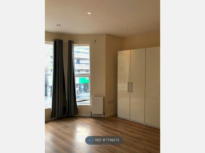 2 Bedroom Flat To Rent In London, London, SW15