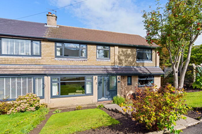 4 Bedroom Semi Detached House For Sale In Lee Vale Drive, Charlesworth, Glossop, SK13