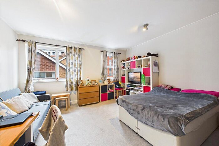 Studio To Rent In St. Marys Close, Maidenhead, Berkshire, SL6