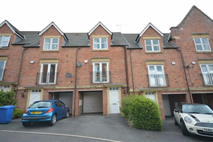 2 Bedroom Town House To Rent In Drum Close, Allestree, Derby, DE22
