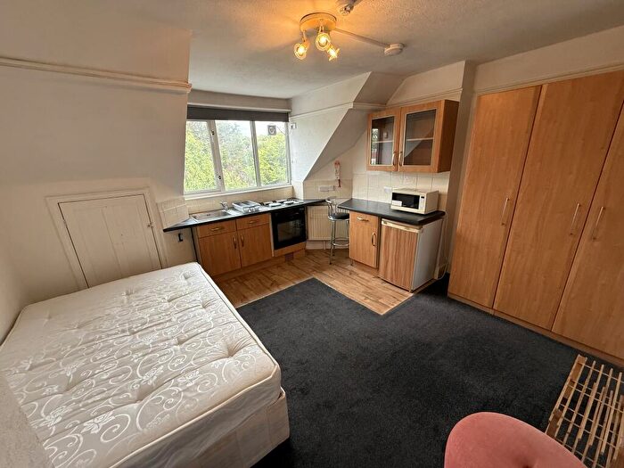 Studio To Rent In Finchley Road, London, NW11