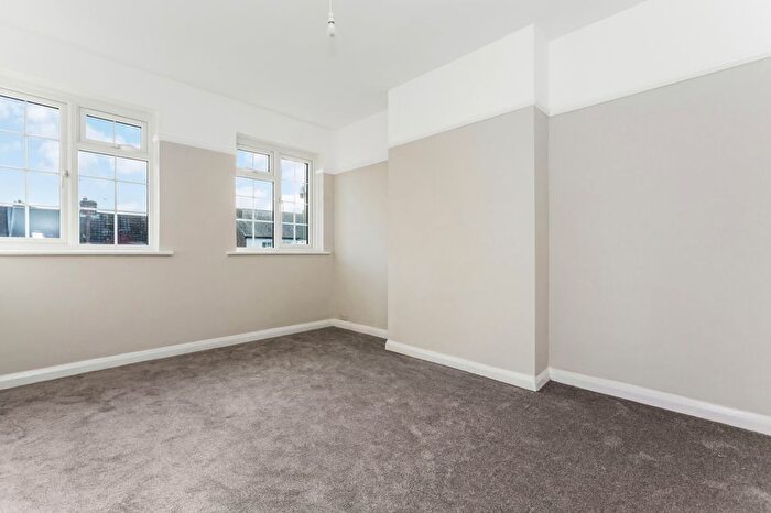 3 Bedroom Flat To Rent In Croydon Road, Beckenham, BR3