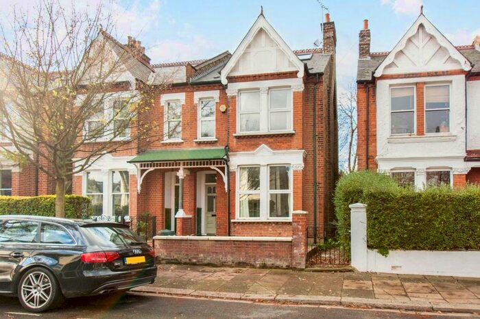 4 Bedroom Property To Rent In Julian Avenue, London, W3