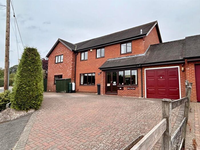 5 Bedroom Link Detached House For Sale In Stoney Lane, Ashmore Green, Thatcham, RG18