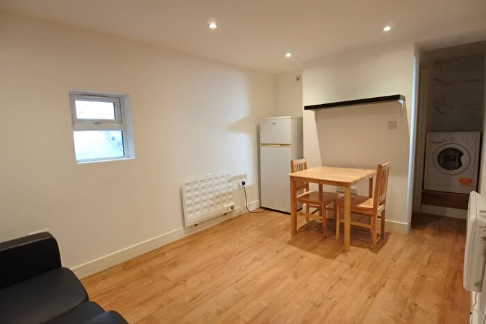 1 Bedroom Flat To Rent In High Road, Willesden Green, NW10
