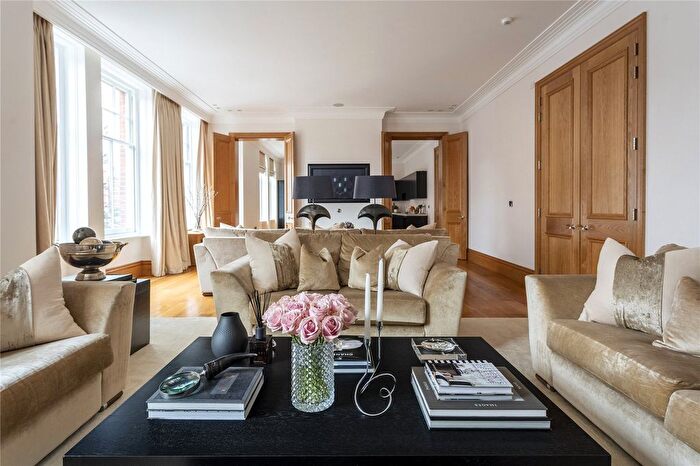 3 Bedroom Flat To Rent In Kensington Court Gardens, Kensington, London, W8