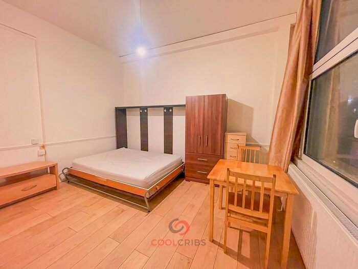 Studio To Rent In Holloway Road, London, N7