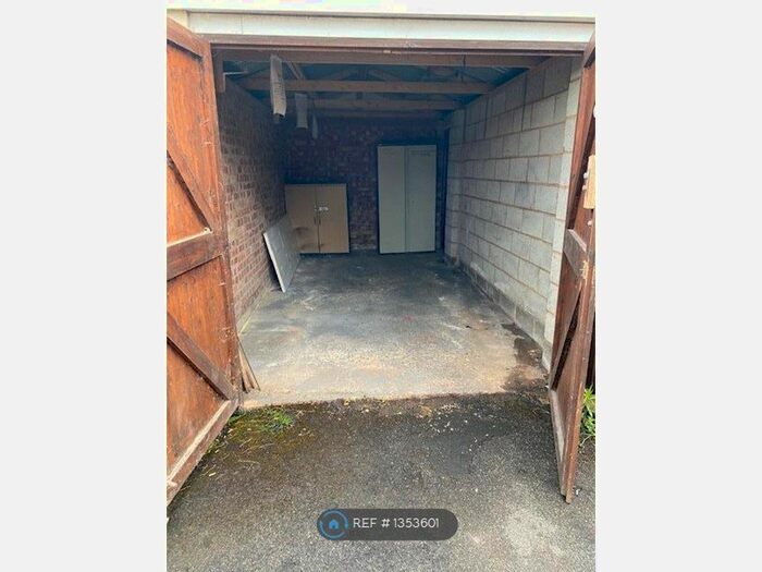 2 Bedroom Flat To Rent In Stafford Lane, Hednesford, Cannock, WS12